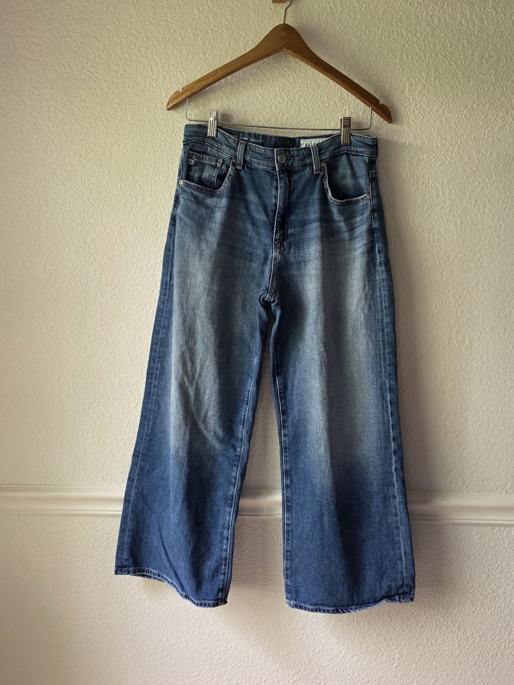 AG Saige Wide Leg Crop Jean Mid-Rise Fit